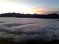 mer de nuage de rentrée face à l'Ossau mer de nuage de rentrée face à l'Ossau
